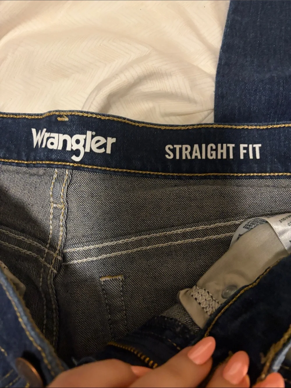 Wrangler Straight Jeans in Dark Indigo Blue - 30x32